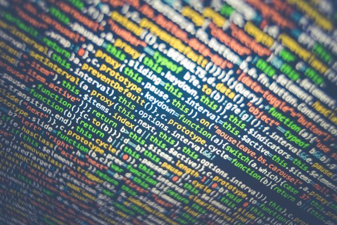 Pantalla de ordenador mostrando visualización de datos abstracta representando modelos de inteligencia artificial