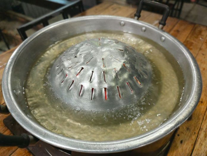 Cajón de vapor encastrable en cocina moderna con electrodomésticos integrados