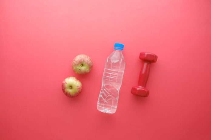 Bebida proteica lista para consumir en contexto de estilo de vida saludable