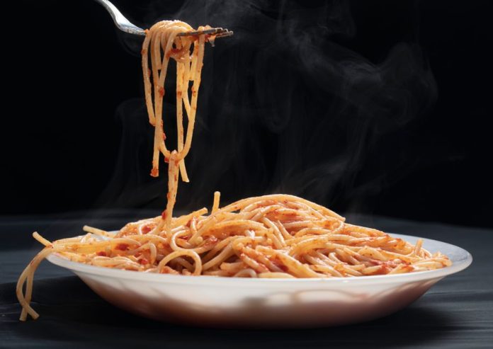 Ingredientes de cocina para preparar una salsa de pasta casera