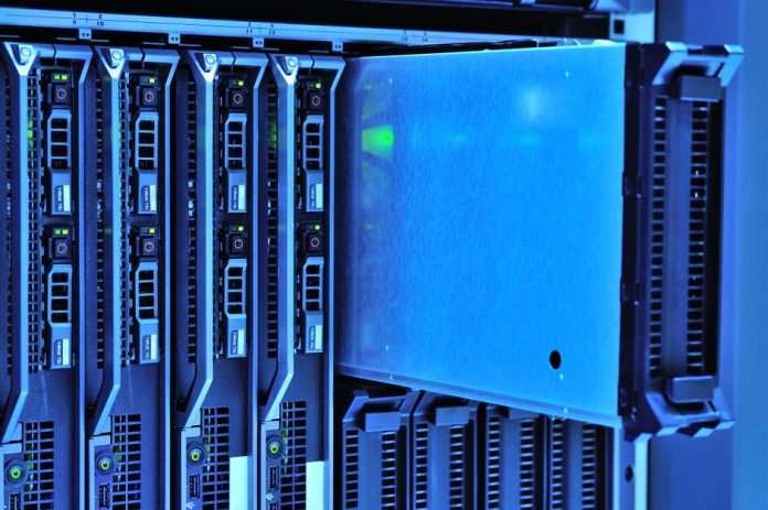 Centro de datos y servidores en un entorno tecnológico moderno