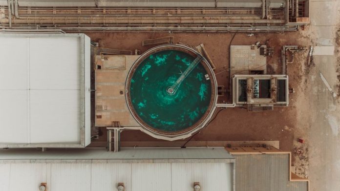 Instalación de tratamiento de agua industrial