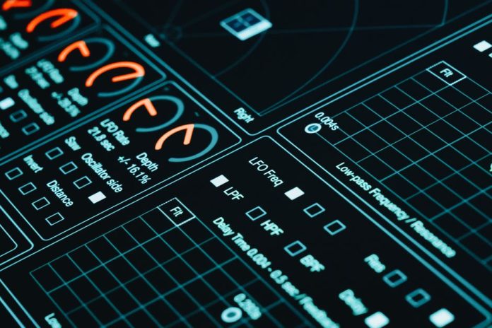 Pantalla de ordenador mostrando datos y análisis de posicionamiento web