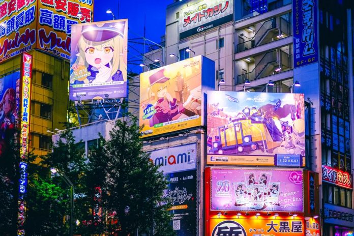 Espacio de trabajo creativo relacionado con la animación y la cultura visual japonesa
