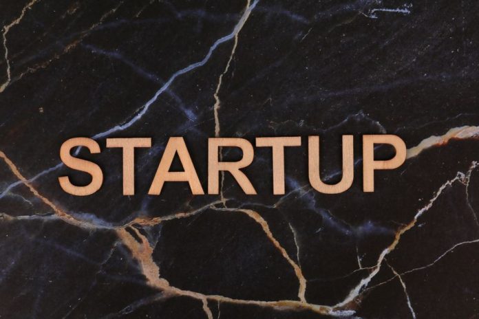 Concepto abstracto de estrategia empresarial y tecnología en entorno corporativo