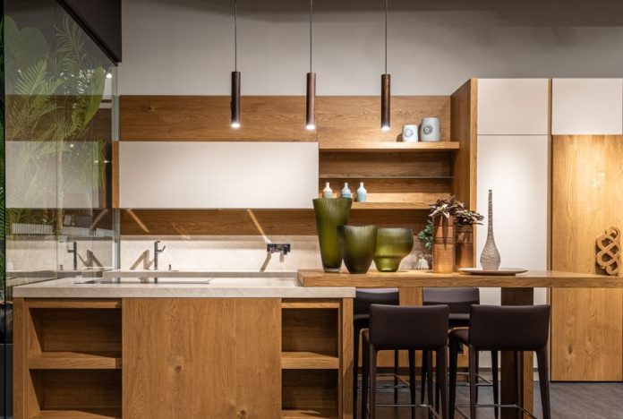 Interior de una tienda de muebles moderna con diseño escandinavo