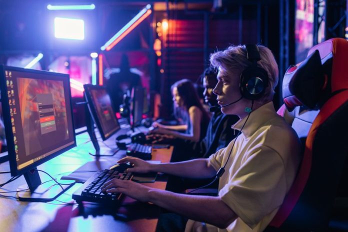 Configuración de competición de videojuegos con iluminación ambiental