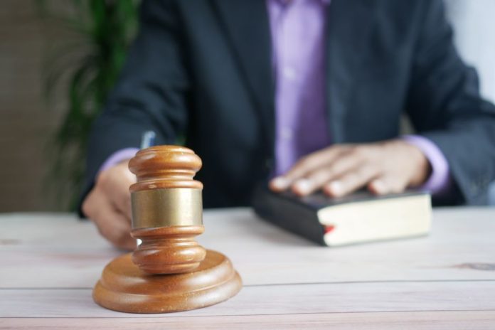Representación de una decisión regulatoria o sanción administrativa