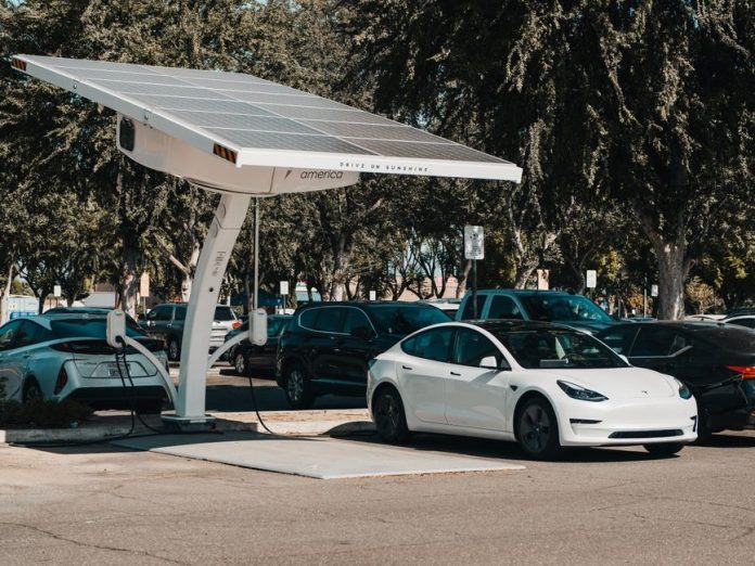 Laboratorio de desarrollo de baterías para vehículos eléctricos con equipamiento tecnológico